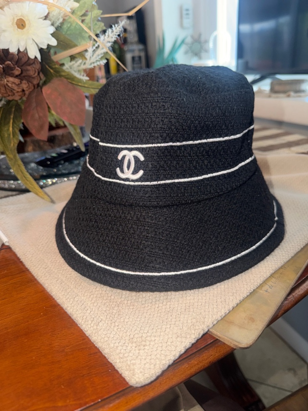 Fashion luxury  Black Bucket Hat with White Trim and CC Logo Last One 🔥🔥🔥🔥